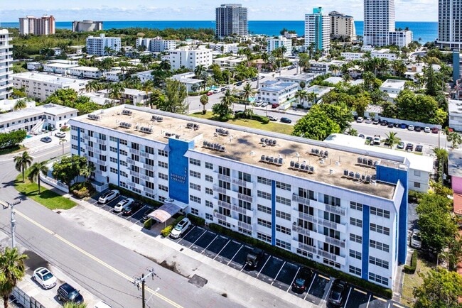 Building Photo - 550 Bayshore Dr