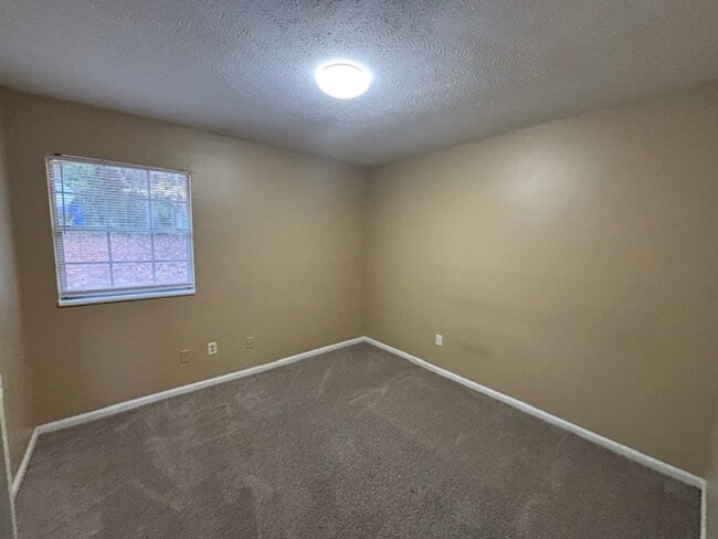 Building Photo - Duplex Unit