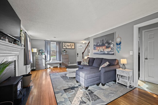 Building Photo - 133 Robbins Ave