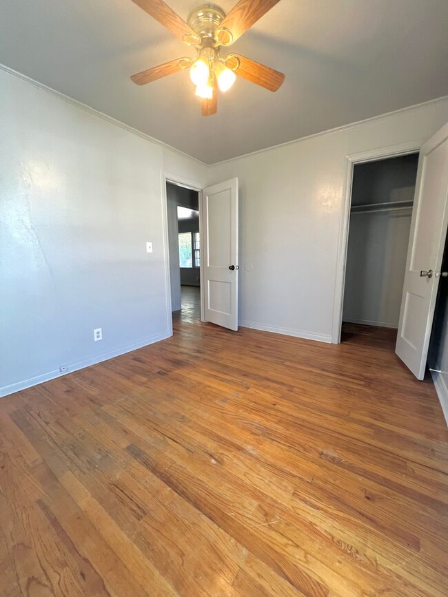 Building Photo - Remodeled Central Norman 3-bed 2-bath 2 Li...