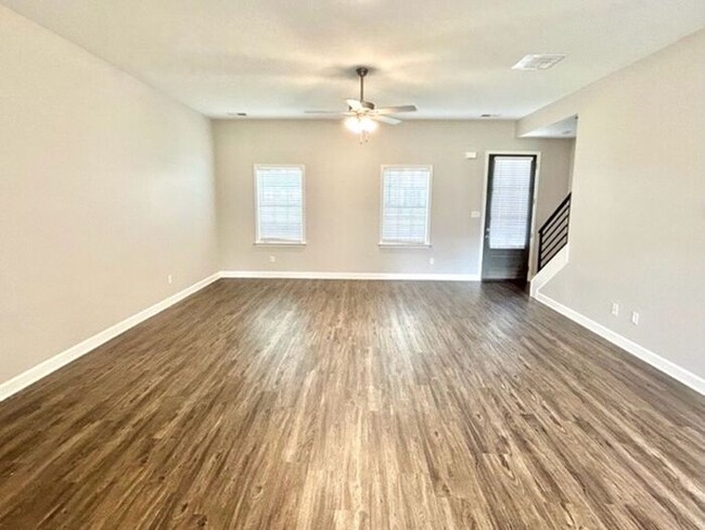 Building Photo - Now Leasing a 4-bedroom 2.5 bath home in M...