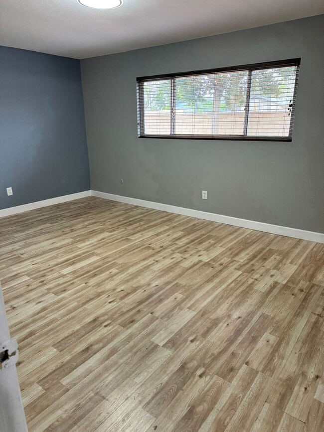 Building Photo - Cozy 3-Bedroom Home with Spacious Backyard...