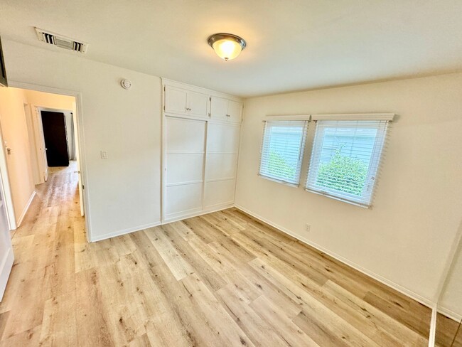 Building Photo - Charming North Hollywood Home