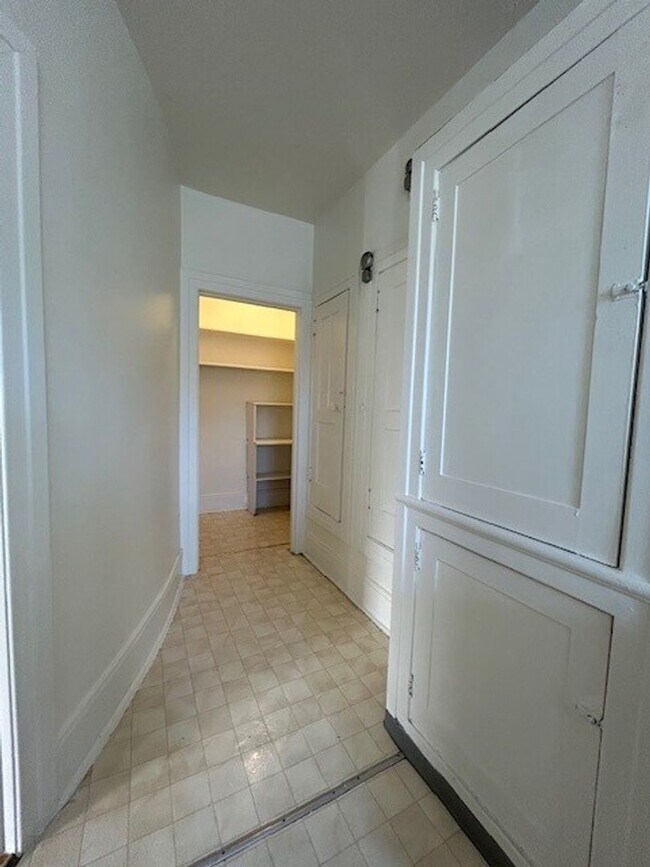 Building Photo - 1 Bed 1 Bath- with Hardwood Floors in Downtown Berkeley