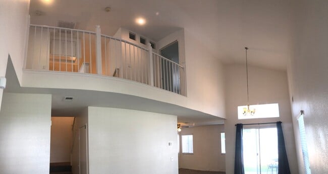 Building Photo - 19159 Broken Bow Dr
