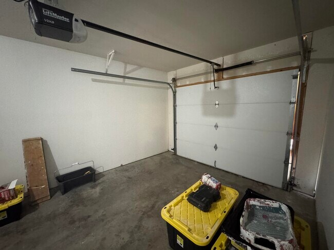 Building Photo - 3410 E St Charles Rd