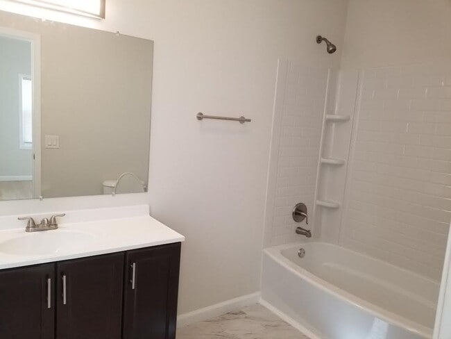 Building Photo - Remodeled 2 Bedroom- Minutes from Las Vegas Strip!!