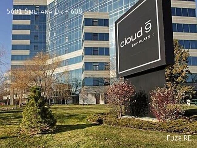 Building Photo - 5601 Smetana Dr