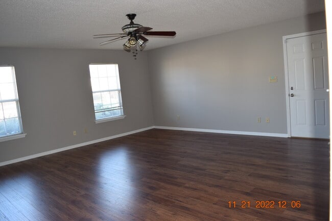 Building Photo - 1606 Dorchester Dr