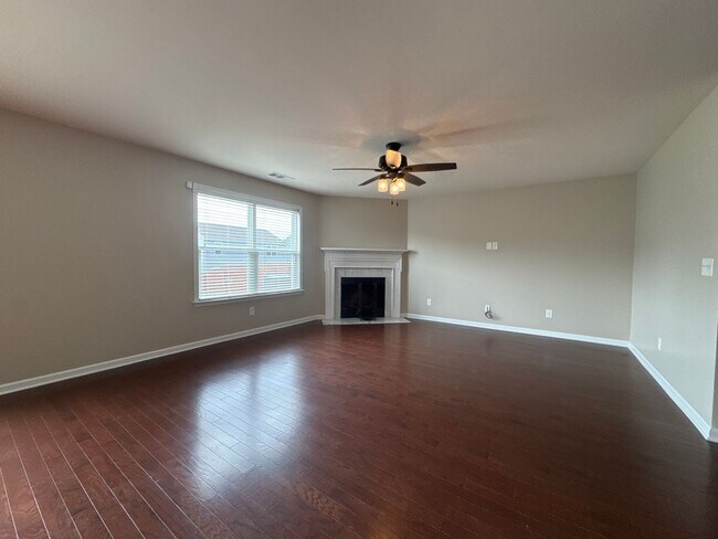 Building Photo - Well-Maintained 4BR Home in Lebanon | Great Location + Natural Light