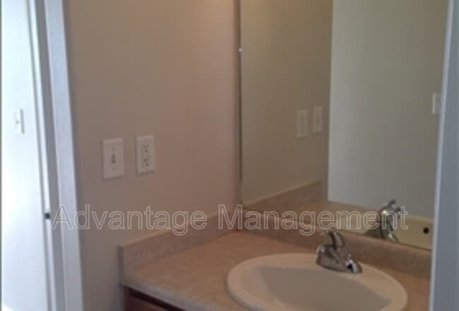 Building Photo - 105 Daybreak Ln