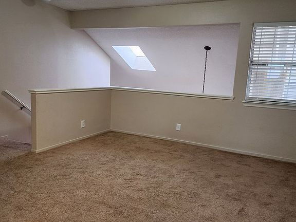 Building Photo - Clean and Spacious 3Bedroom