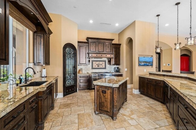 Building Photo - 208 Alicia Way