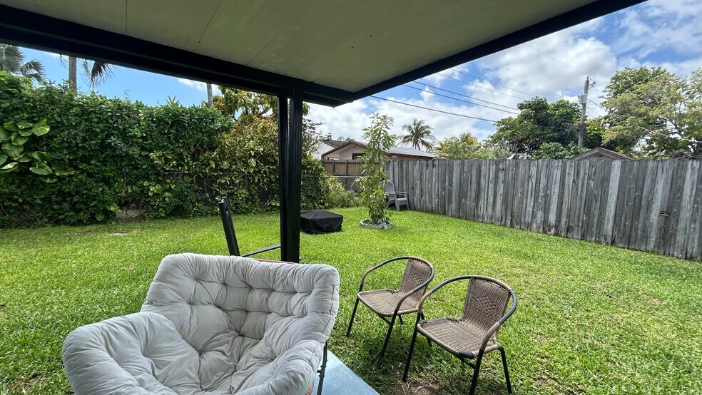 Building Photo - 6790 SW 18th St