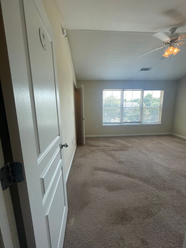 Building Photo - 18-1825 Whittaker