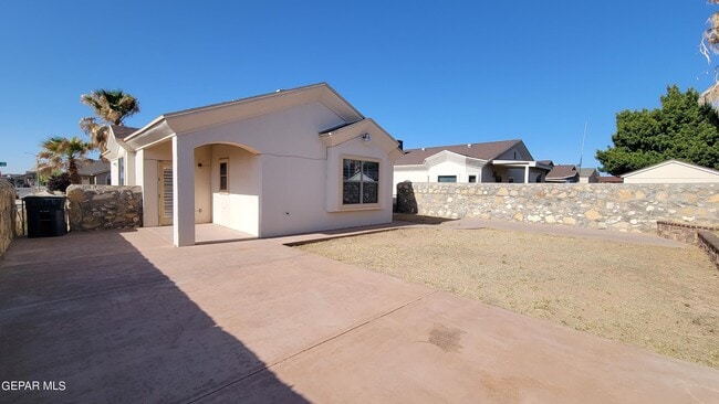 Building Photo - 14281 Gil Reyes Dr