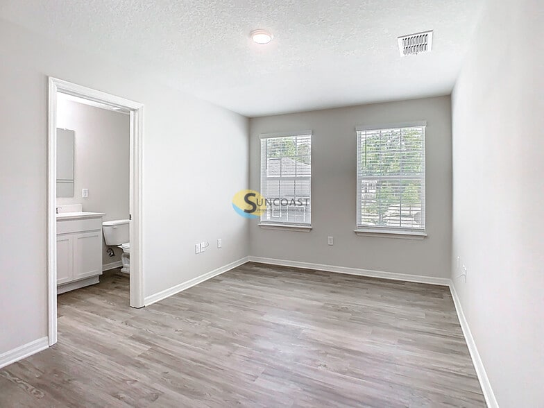 Building Photo - 3821 SW 43rd Ct