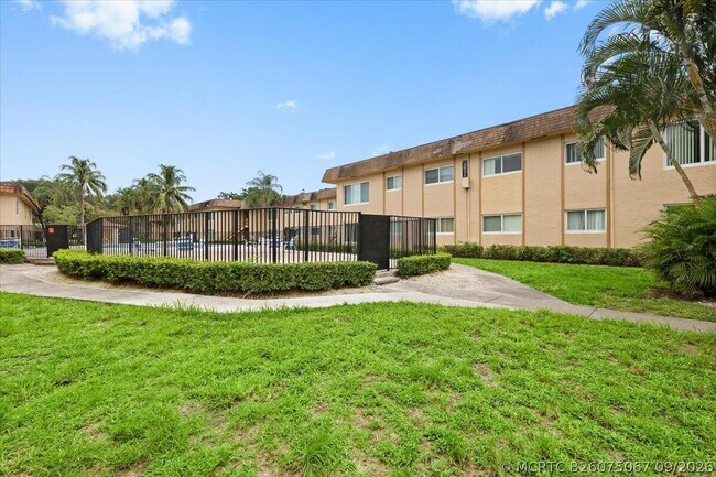 Building Photo - 2531 NW 39th Terrace