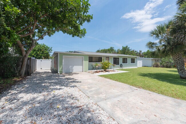 Building Photo - 347 S Lakeside Dr