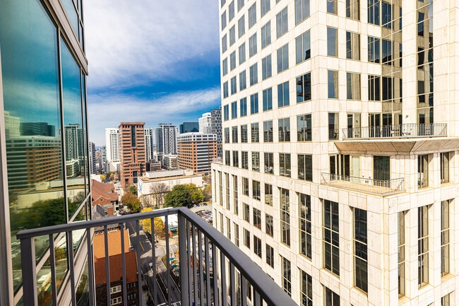 Building Photo - 943 Peachtree St NE