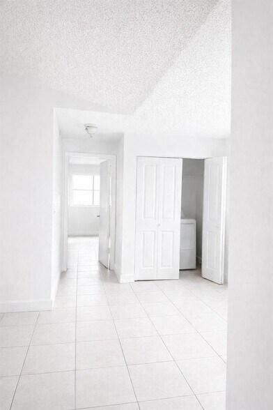 Building Photo - 2926 S University Dr