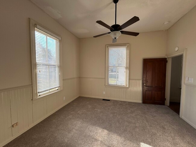 Building Photo - 516 4th St