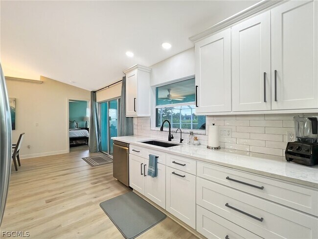 Building Photo - 1325 NE 5th Pl