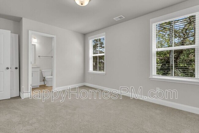 Building Photo - 523 Green Fern Dr