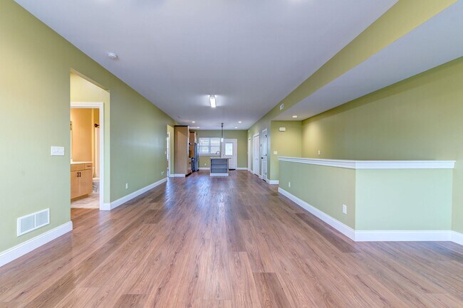 Building Photo - GRADUATE STUDENTS!! 2 Bed 2 Bath Near SSM Cardinal Glennon, St. Louis University