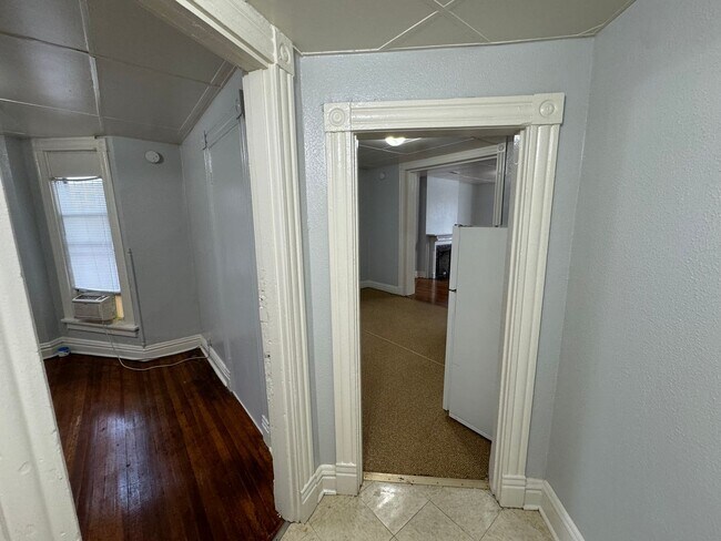 Building Photo - 432 W 3rd St