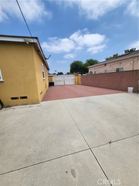 Building Photo - 6000 Southside Dr
