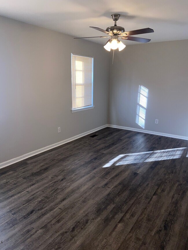 Building Photo - 600 20th Ct NE Center Point, AL 35215