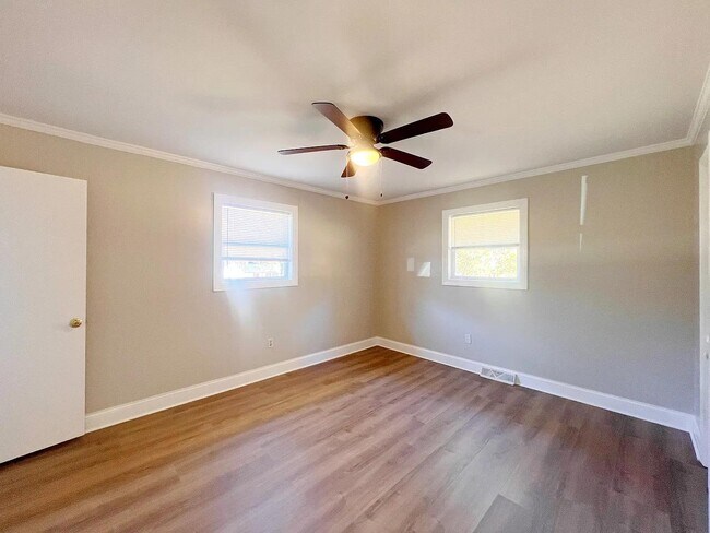 Building Photo - 106 Lori Dr