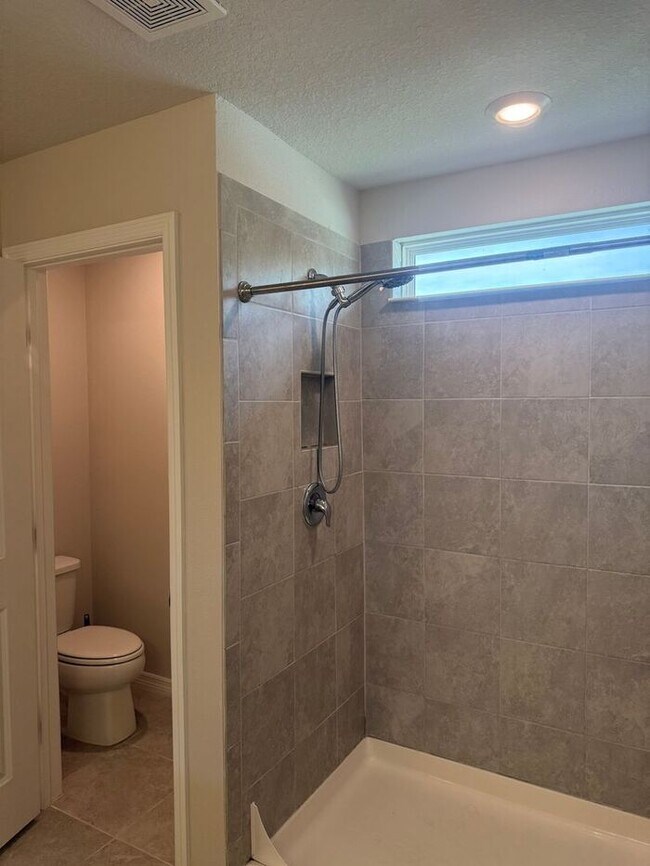 Building Photo - Beautiful/Like New Home in Winter Haven