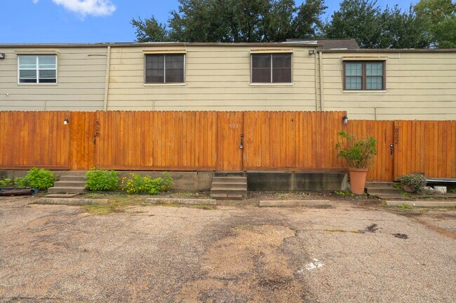 Building Photo - 11550 Chimney Rock Rd