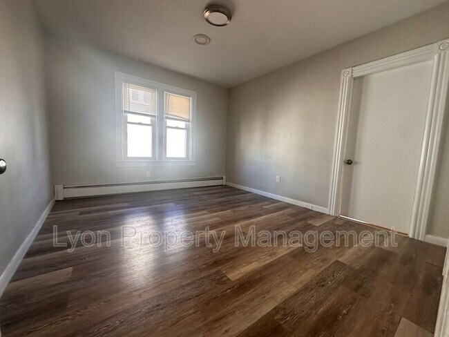 Building Photo - 9 Church St