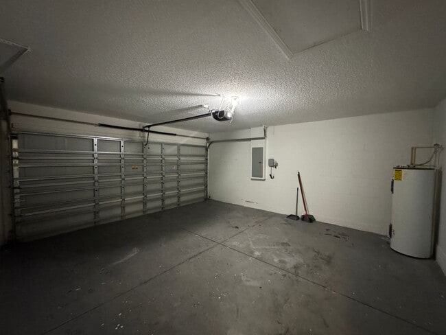 Building Photo - Spacious 4-Bedroom Home with 3 Full Baths in Whispering Trails – Pet Friendly!