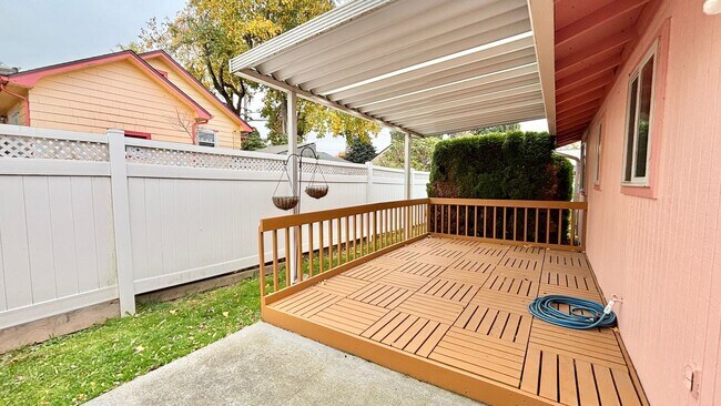 Building Photo - Now Offering Half Month Free! Charming 2BD...