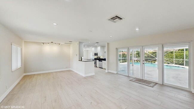 Building Photo - 221 Sudbury Dr