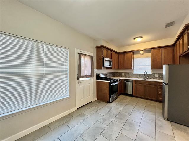 Building Photo - 2028 Parkside Ct
