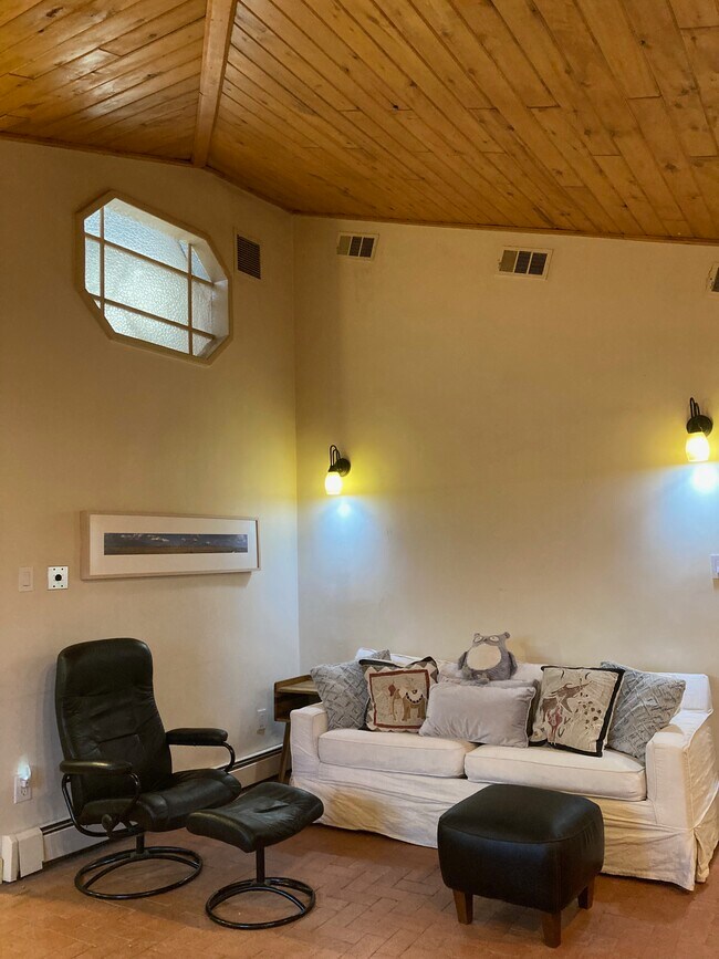 Building Photo - 5991 Corrales Rd