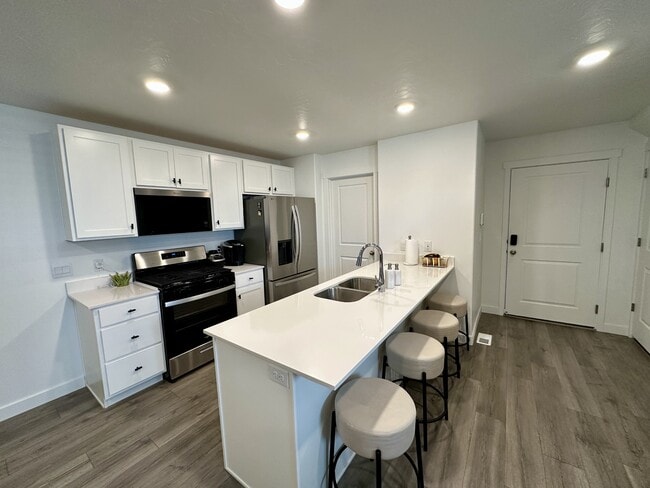 Building Photo - 8715 W Addie Dr