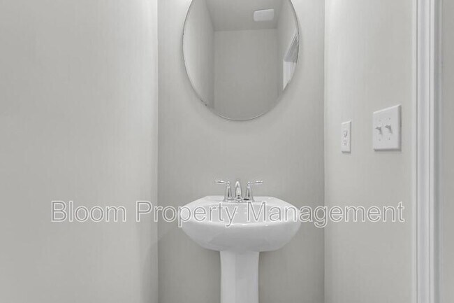Building Photo - 425 Ribiero Dr