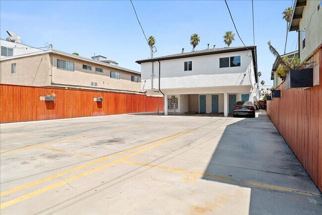 Building Photo - 941 Normandie Ave