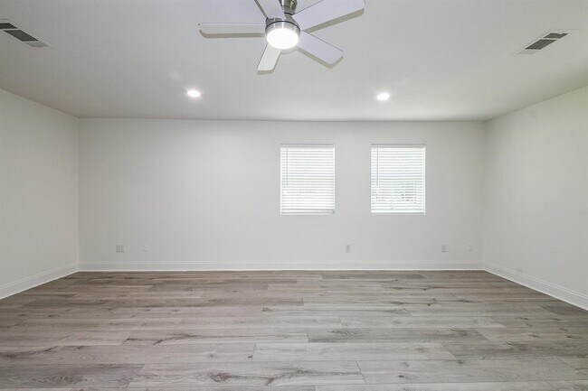 Building Photo - 527 FM 787