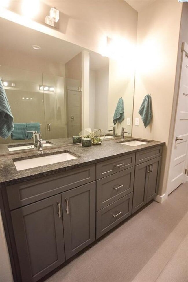 Building Photo - Low-Maintenance Living with Modern Comfort
