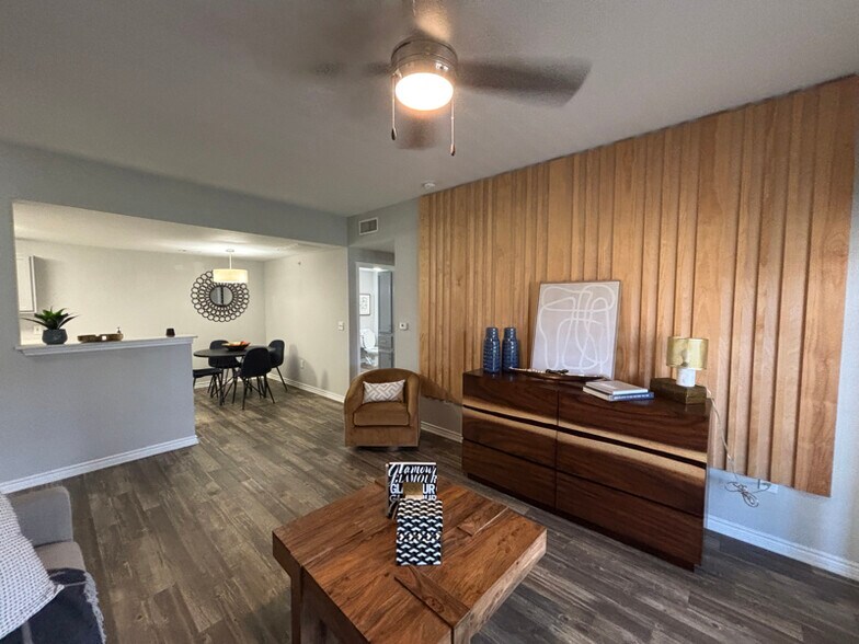 Primary Photo - 4925 Cromwell Dr