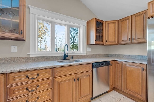 Building Photo - 2 Bellevue Ave