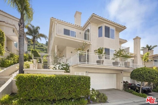 Primary Photo - 668 Palisades Dr