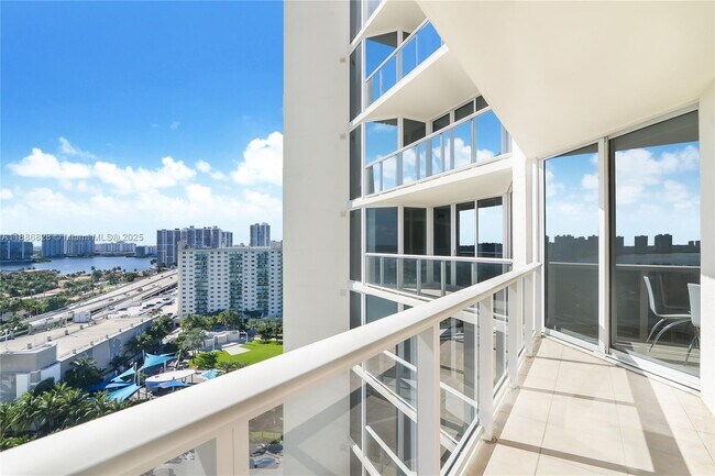 Building Photo - 19333 Collins Ave